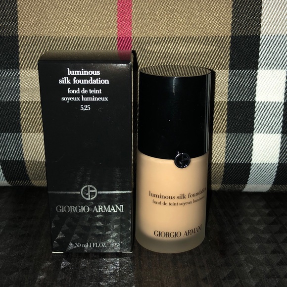 Giorgio Armani Luminous silk foundation - Picture 1 of 3